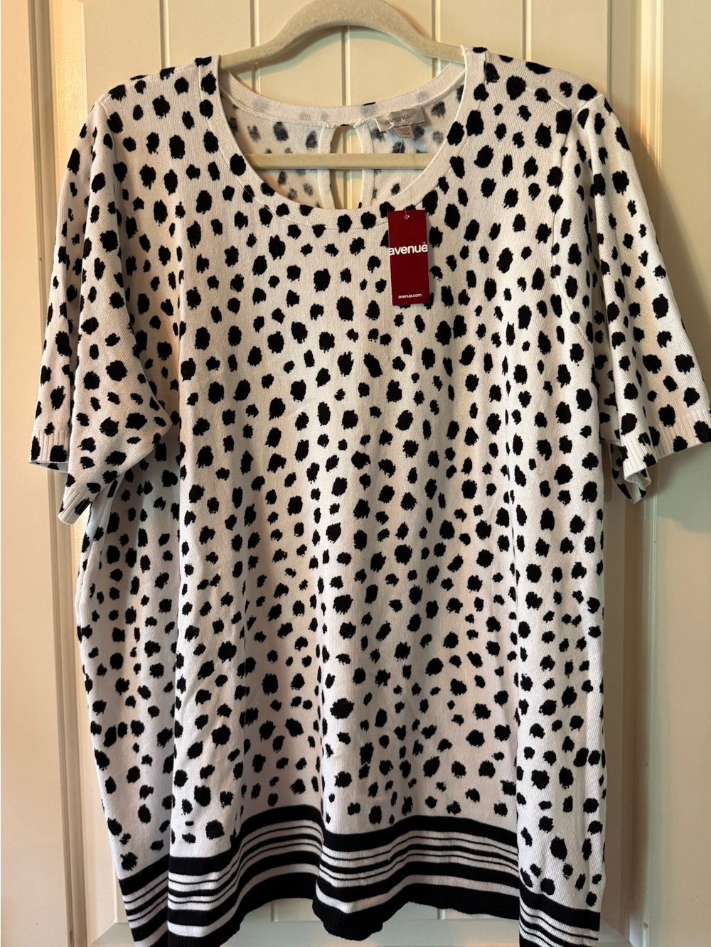 Avenue Black and White Dalmatian Dot Knit Top Plus Size NWT